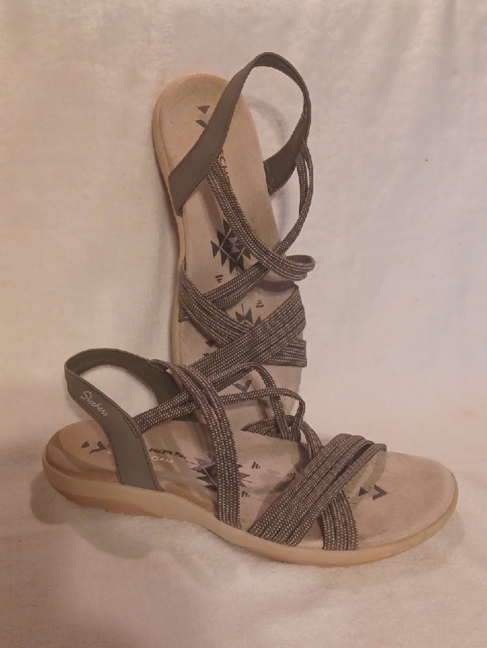 Skechers Olive and Tan Strappy Stretch Sandal Sozr 8